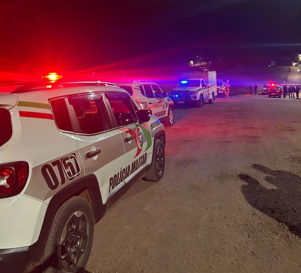 Mulher é morta a pedradas dentro de carro em Maravilha