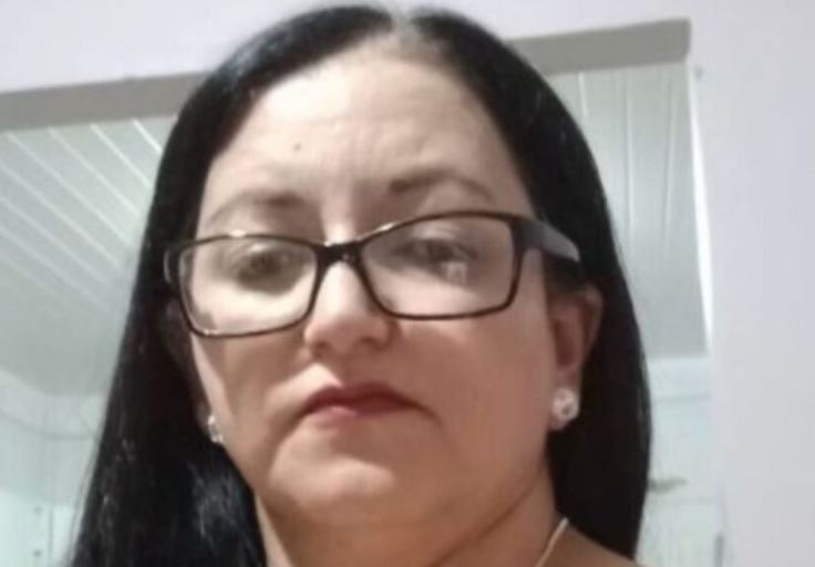 Mulher é morta a pedradas e encontrada dentro de carro às margens de rodovia