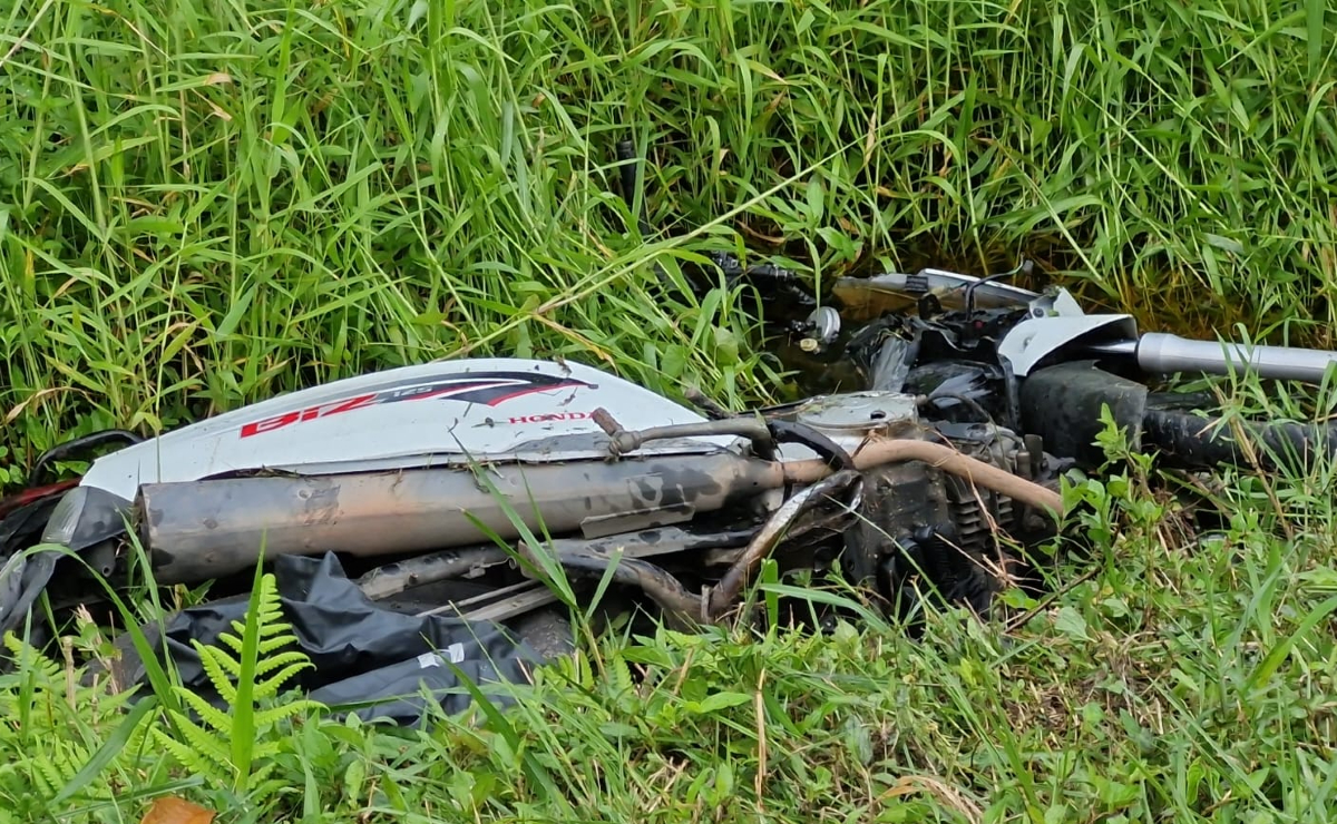 Mulher morre após perder controle da moto e bater contra poste na PR-407, em ParanaguáPublicado primeiro em Banda B » Mulher morre após perder controle da moto e bater contra poste na PR-407, em Paranaguá - https://www.bandab.com.br/transito/mulher-morre-apos-perder-controle-da-moto-e-bater-contra-poste/