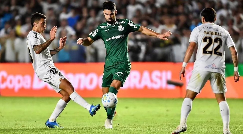 Palmeiras elimina o Santos na Vila Belmiro e avança à semifinal da Copa do Brasil