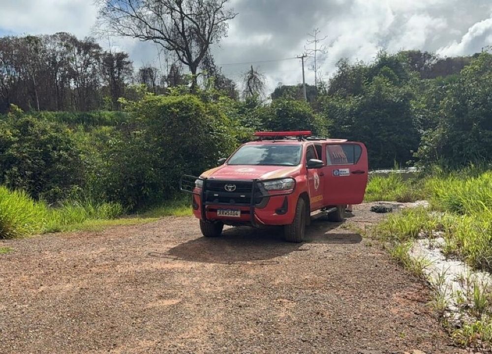 Piloto morre afogado após errar manobra e naufragar embarcação no Rio São Lourenço
