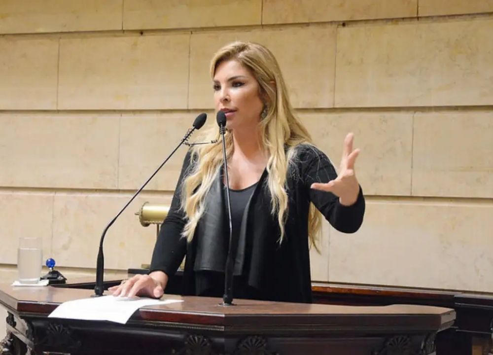 Polícia prende ex-vereadora Veronica Costa, condenada por tortura
