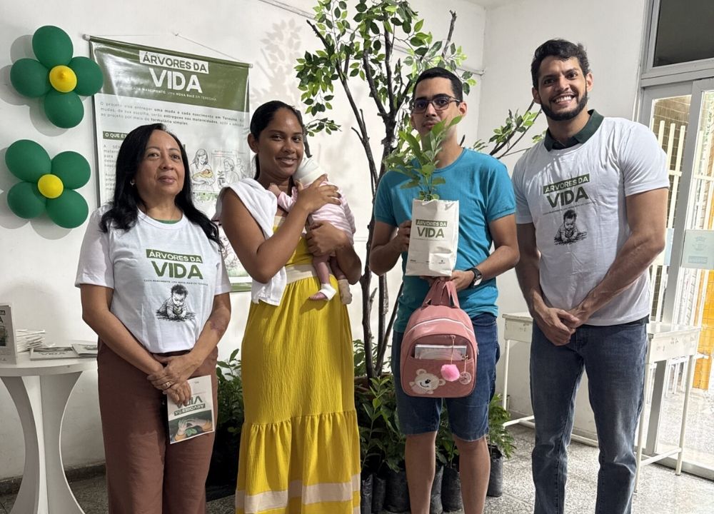 Projeto Árvore da Vida já entregou 552 mudas frutíferas a famílias nas maternidades de Teresina