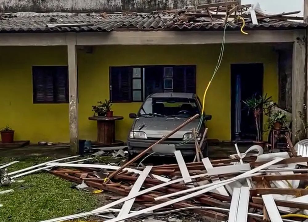Quatro pessoas estão desaparecidas no RS após temporal