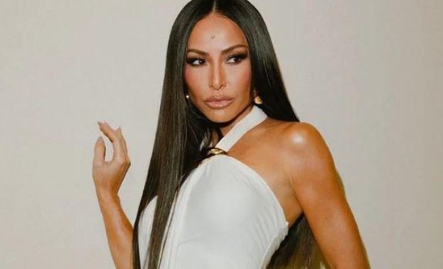Sabrina Sato exibe barriga de seis meses após treino