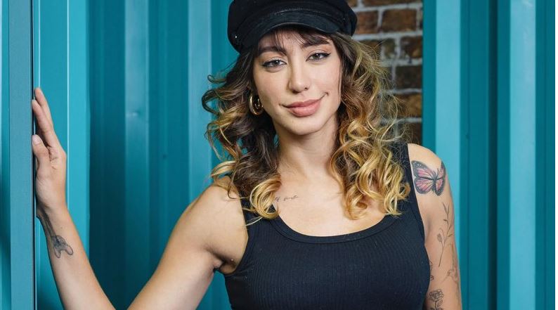 Saiba quem é Nicole Louise, influenciadora que bloqueou o pai gay após virar evangélica