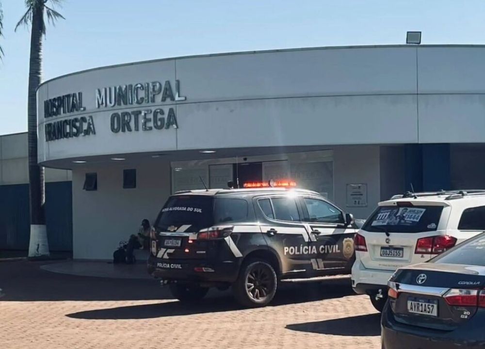 Suspeito morre após confronto com policiais em frente a fórum