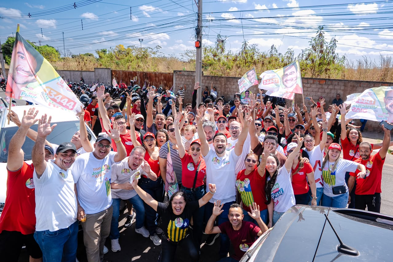 Vinicius Dias participa de carreata do Time do Povo na zona Leste de Teresina