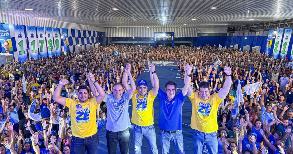 Zé Fernando reúne centenas de pessoas em ato de campanha em Teresina