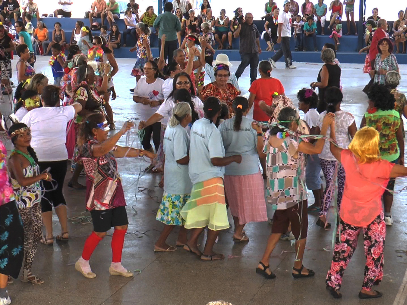 Baile de Carnaval da melhor idade agita idosos em Parnaíba 180graus