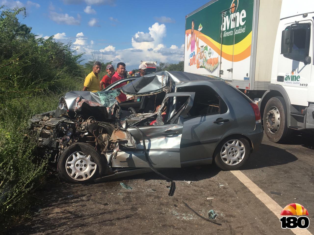 Piauí homem morre e mulher fica ferida após colisão frontal na BR 343