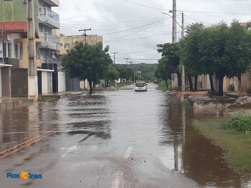 Ruas De Picos Permanecem Alagadas Ap S Chuva Intensa Graus O