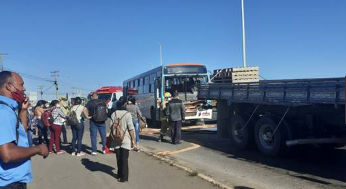 Acidente entre caminhão e ônibus deixa sete vítimas 180graus O