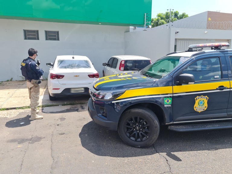 Carro De Locadora Alugado H Dois Anos Recuperado Pela Prf Em