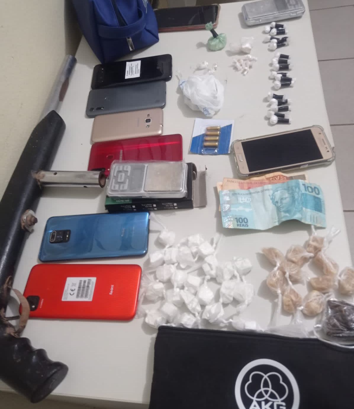 Polícia Civil prende suspeitos de tráfico de drogas e desativa bocas de