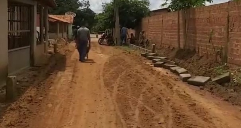 Prefeitura inicia obra de pavimentação da rua Sergipe em São Pedro do Piauí