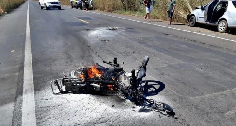 Senhor de quase 80 anos morre após acidente entre moto e carro na BR 343