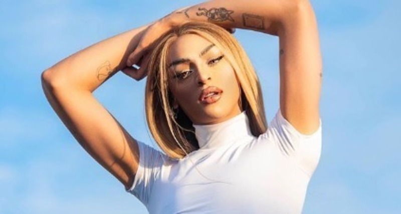 Pabllo Vittar Malha Usando Calcinha Fio Dental E Exibe Bumbum Gigante