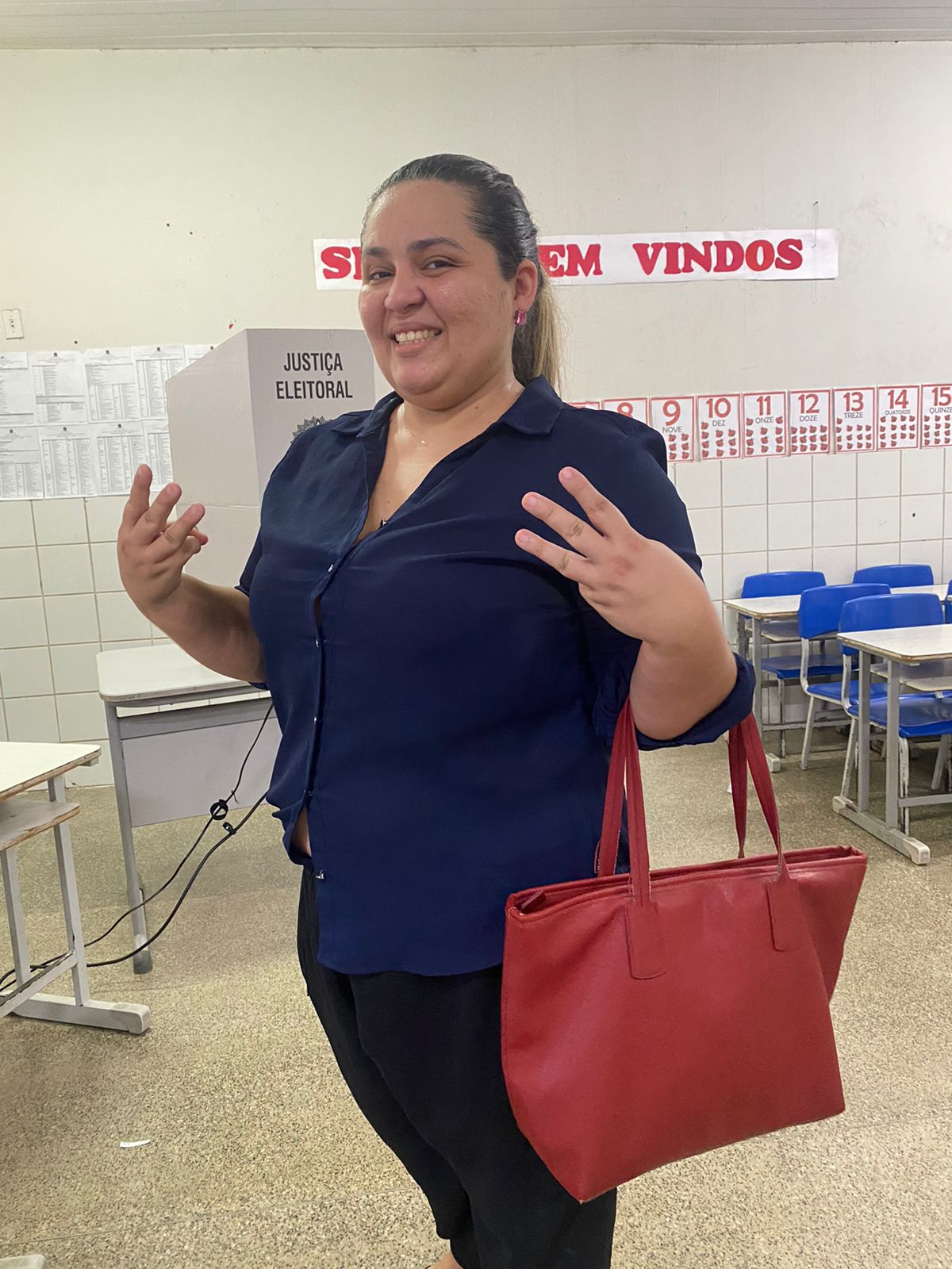 Ravenna Castro candidata a Governadora do Piauí votou na Escola