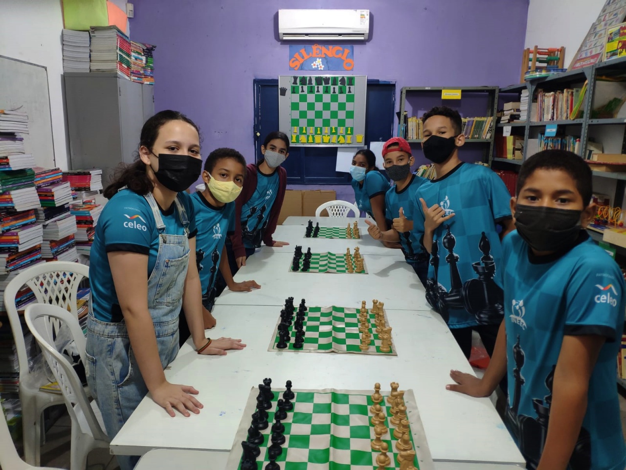 Xeque mate: Escola da Vida e Projovem usam xadrez para reduzir a  vulnerabilidade social em Vitória - CÂMARA MUNICIPAL DE VITÓRIA - ES