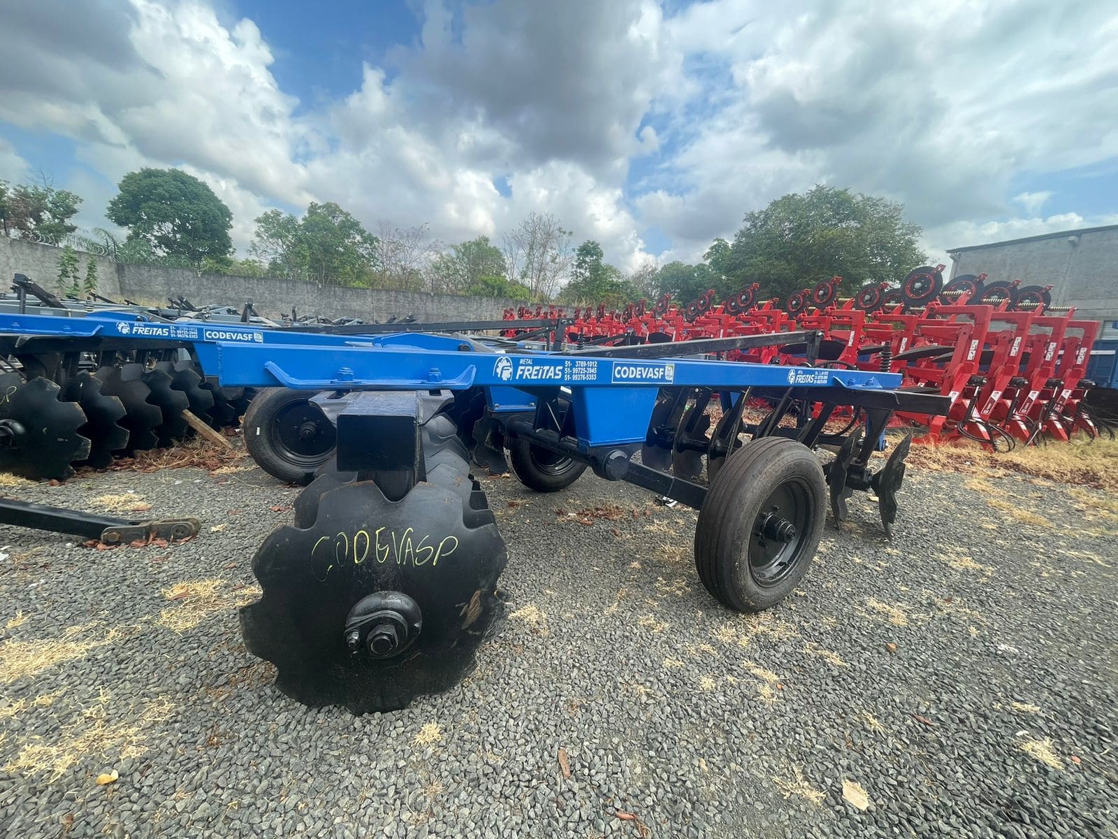 Município de Bertolínia recebe trator e implementos agrícolas em ação ...