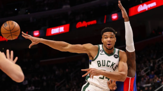 Armador Giannis Antetokounmpo, do Milwaukee Bucks, está de olho em