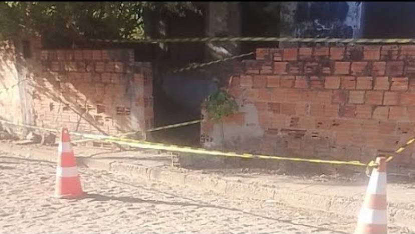 Homem é Morto A Golpes De Faca Em Casa Abandonada Em Campo Maior 180graus O Maior Portal Do 4996