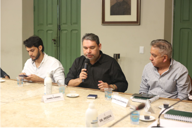 James Guerra, ter sido responsável pela Secretaria Municipal de Desenvolvimento Urbano e Habitação (SEMDUH)