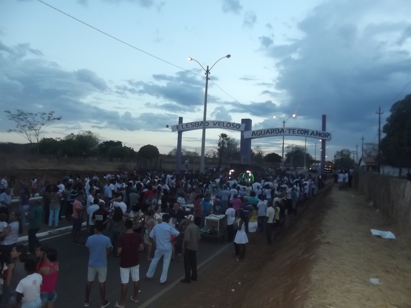 Procissão e missa marcam abertura do festejo de Santa Teresinha em ...
