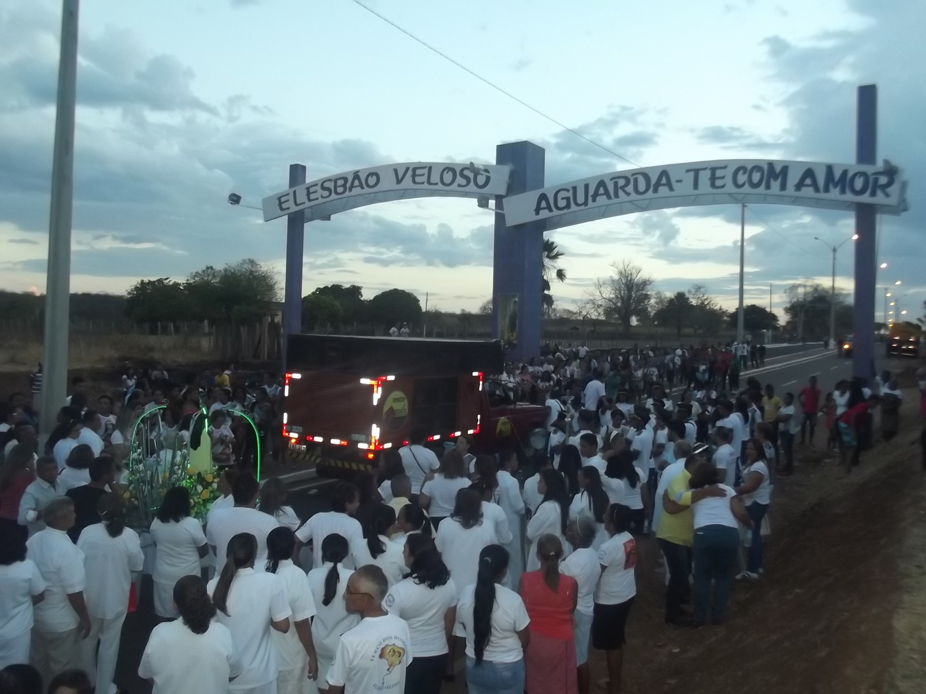 Procissão e missa marcam abertura do festejo de Santa Teresinha em ...