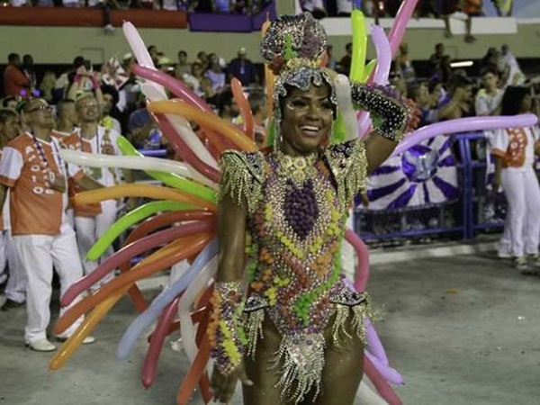 De Tapa sexo E Topless An nimas Ofuscam Famosas No Desfile Do Rio De Tapa sexo E Topless An nimas Ofuscam Famosas No Desfile Do Rio