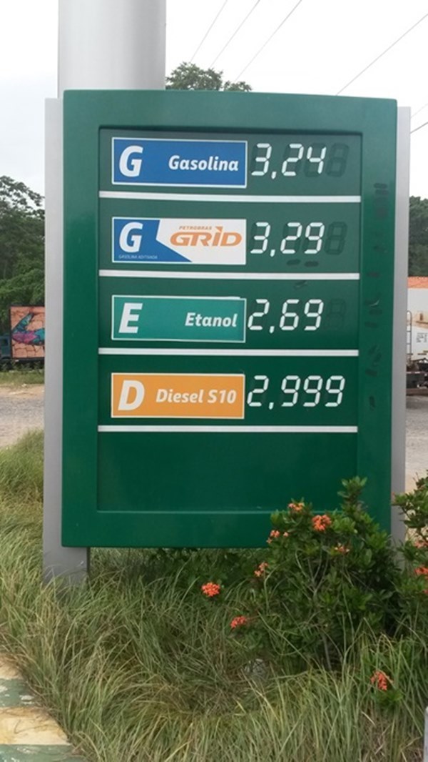 Preço da gasolina chegou a R$ 3,29 em Teresina e motoristas reclamam