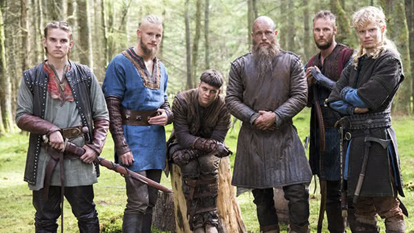 Taberna Sleipnir - __Vikings - A verdadeira história de Bjorn Ironside  Bjorn foi um dos filhos de Ragnar Lothbrok, porém sua descendência diverge  opiniões. Alguns assumem que seja filho de Aslaug, uma