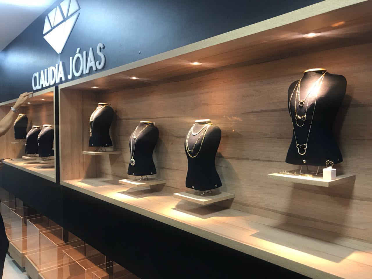 Cláudia Joias inaugura novo espaço no Centro Empresarial do Shopping
