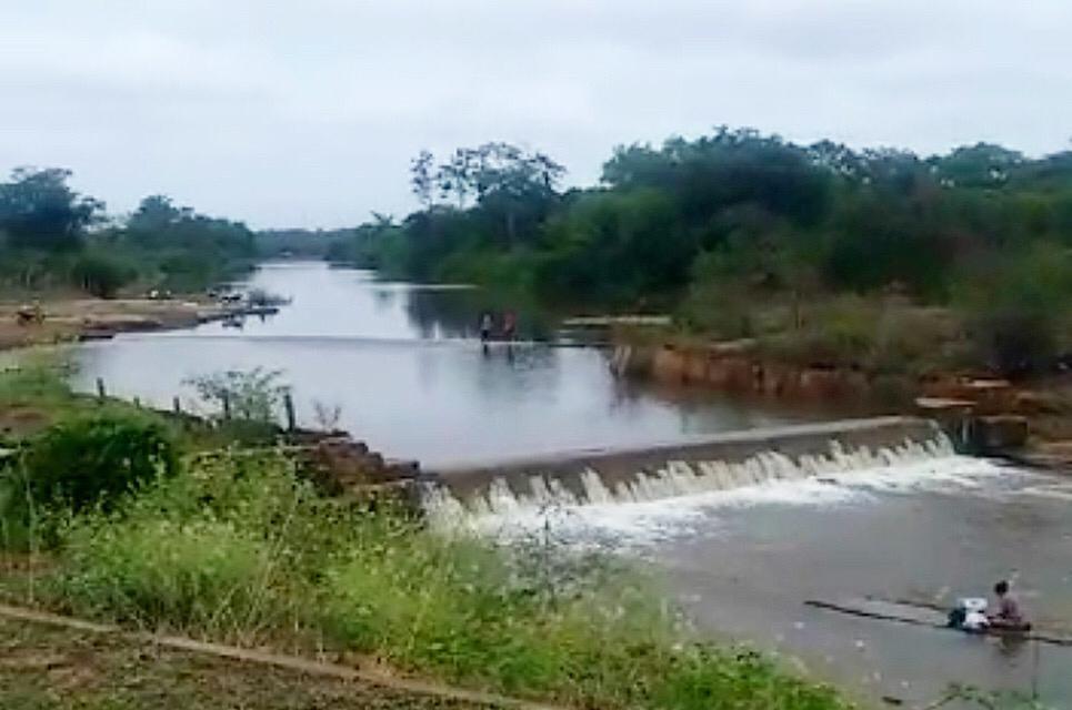 Barragem Do Rio Surubim Transborda Após Três Dias De Chuvas Em Campo ...