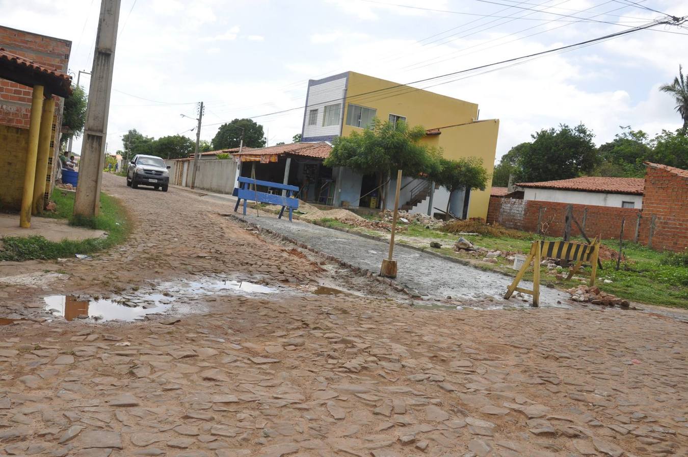 Secretaria de Infraestrutura realiza reparos em diversos trechos de ruas de José de Freitas Secretaria de Infraestrutura realiza reparos em diversos trechos de ruas de José de Freitas