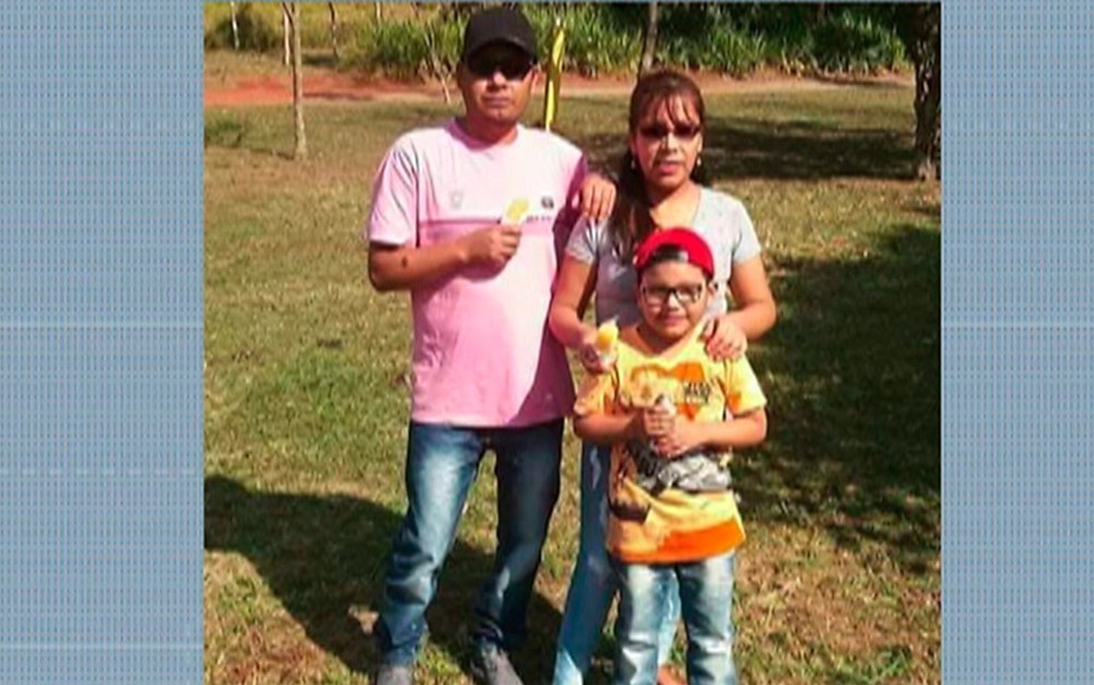 Resultado de imagem para Uma famÃlia de bolivianos foi encontrada morta e esquartejada em Itaquaquecetuba, na Grande São Paulo