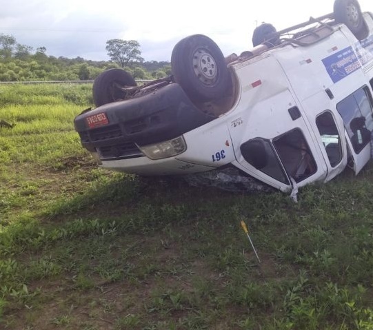 Van Capota Na Rodovia BR-316, Próximo A Valença Do Piauí E Deixa Cinco ...