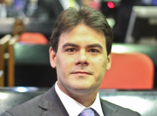 'Aproxima o legislativo do Piauí da população', diz deputado Severo ...