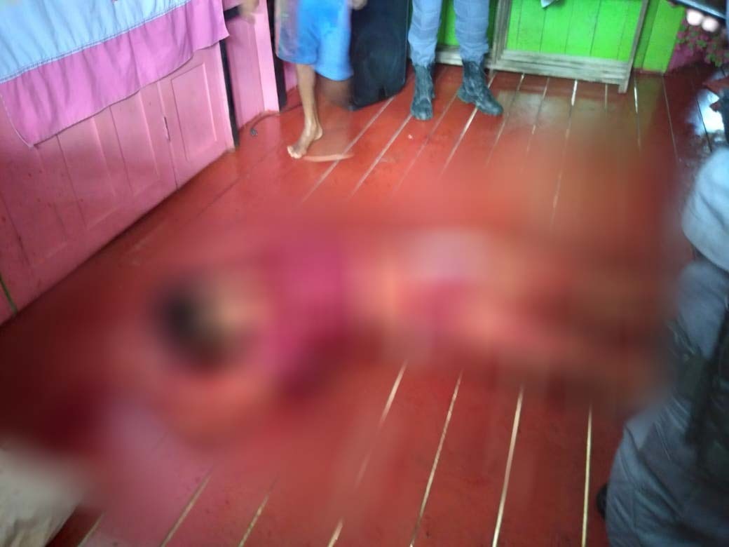 Mulher morta com 15 facadas na frente dos filhos