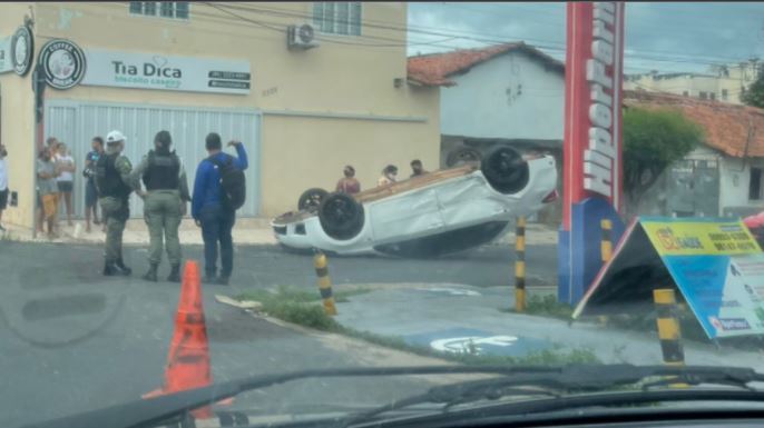 Vídeo Carro Fica Destruído Após Acidente Envolvendo Três Veículos Em Teresina 180graus O 