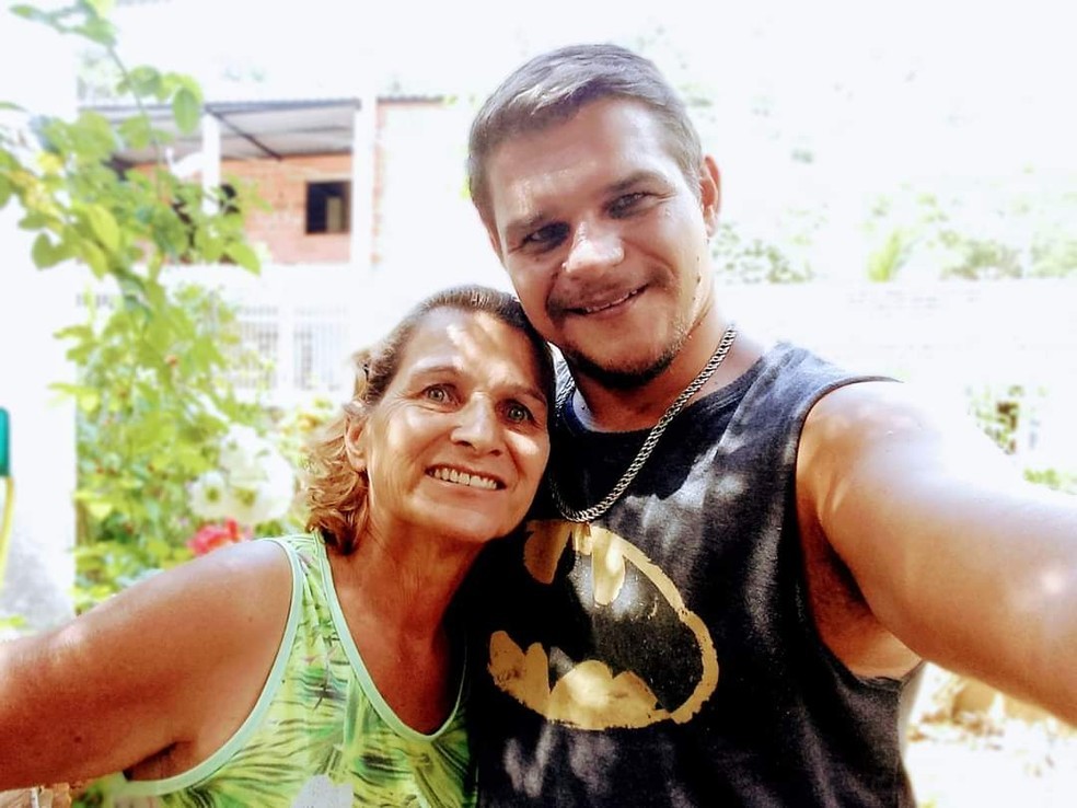 Aguida Dias Cesconetto, de 63 anos, e seu filho, Augusto Cesconetto, que teria entre 40 e 41 anos, morreram em um intervalo de cerca de duas horas no interior do ES