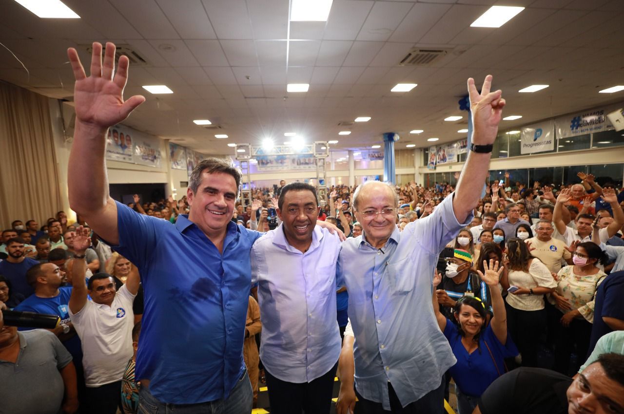 Sílvio Mendes e Joel Rodrigues são recebidos por uma multidão no interior do Piauí