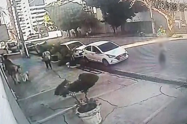 Vídeo: homem mostra o pênis para mulheres na rua - 180graus - O Maior ...