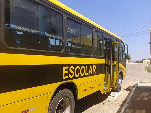 Resultado de imagem para ONIBUS ESCOLAR EM CHAPADINHA