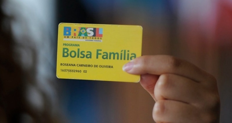 Bolsa Família completa renda de 13,5 milhões de famílias em outubro
