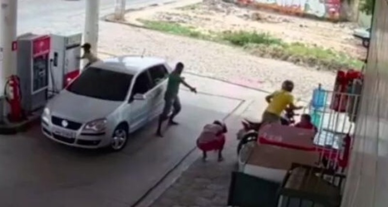 Resultado de imagem para Vídeo mostra bandido sendo morto a tiros durante assalto em Teresina