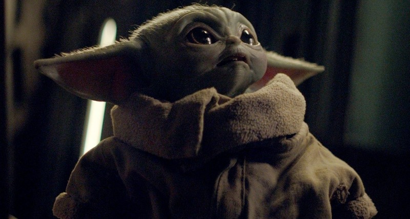 Star Wars: George Lucas carrega Baby Yoda no colo em foto adorável