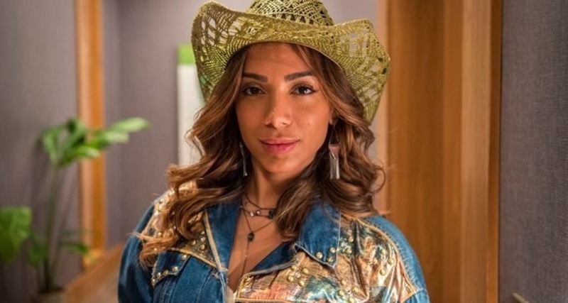 Bissexual, Anitta revela por que nunca assumiu namoro com mulher