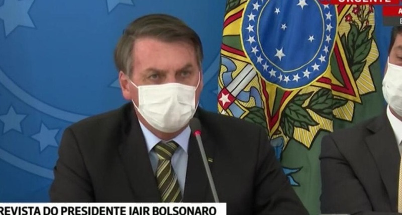 De máscara, Bolsonaro anuncia mais um ministro infectado pelo coronavírus